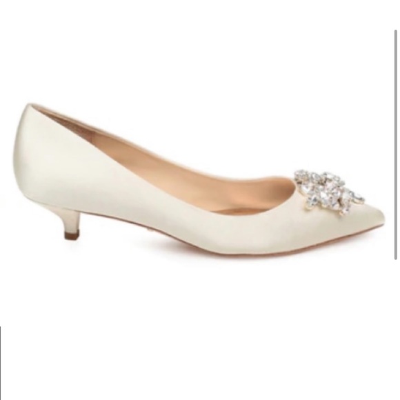 BAGDELY MISCHKA Shoes - Bagdely Mischka Vail Embellished Kitten Heel Pump